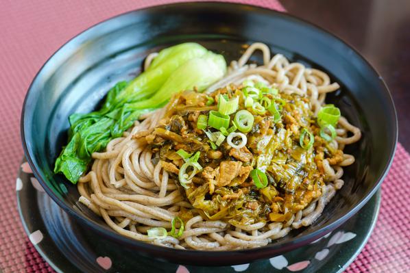 酸菜肉末面 Pickled Veggie Pork Noodle