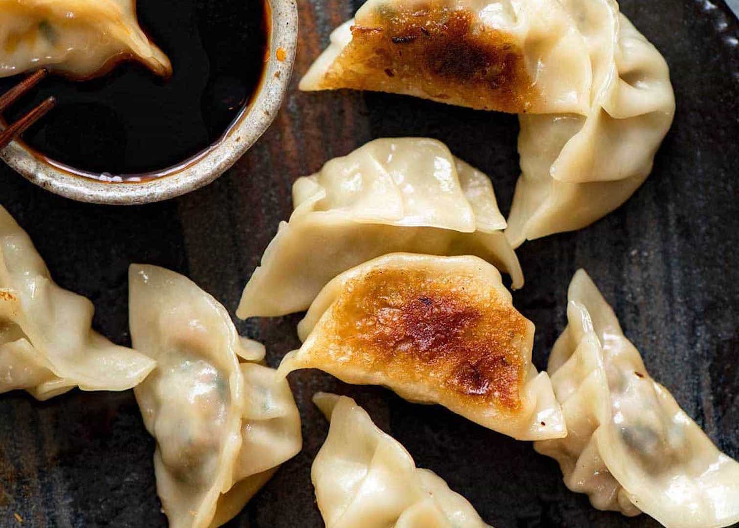 锅贴 Potstickers