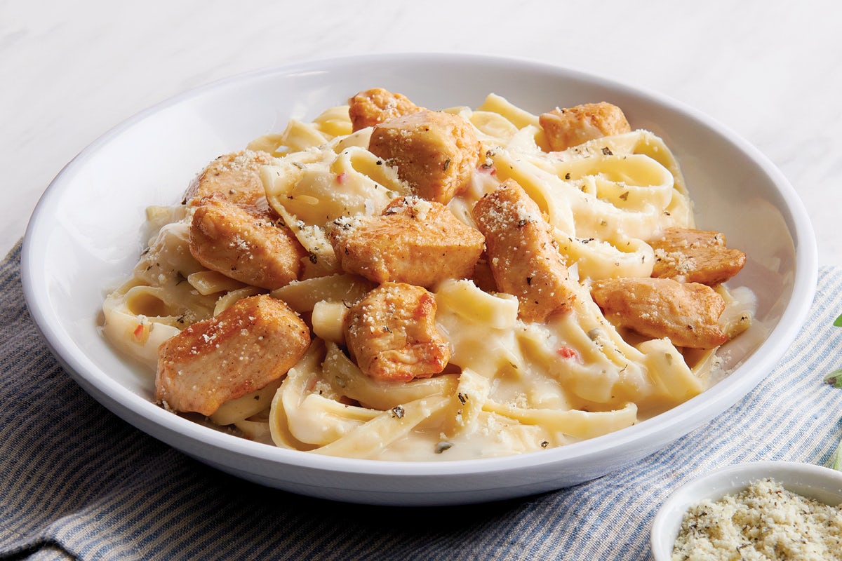 Order Chicken Fettuccine Alfredo food online from Fazoli store, Atlanta on bringmethat.com