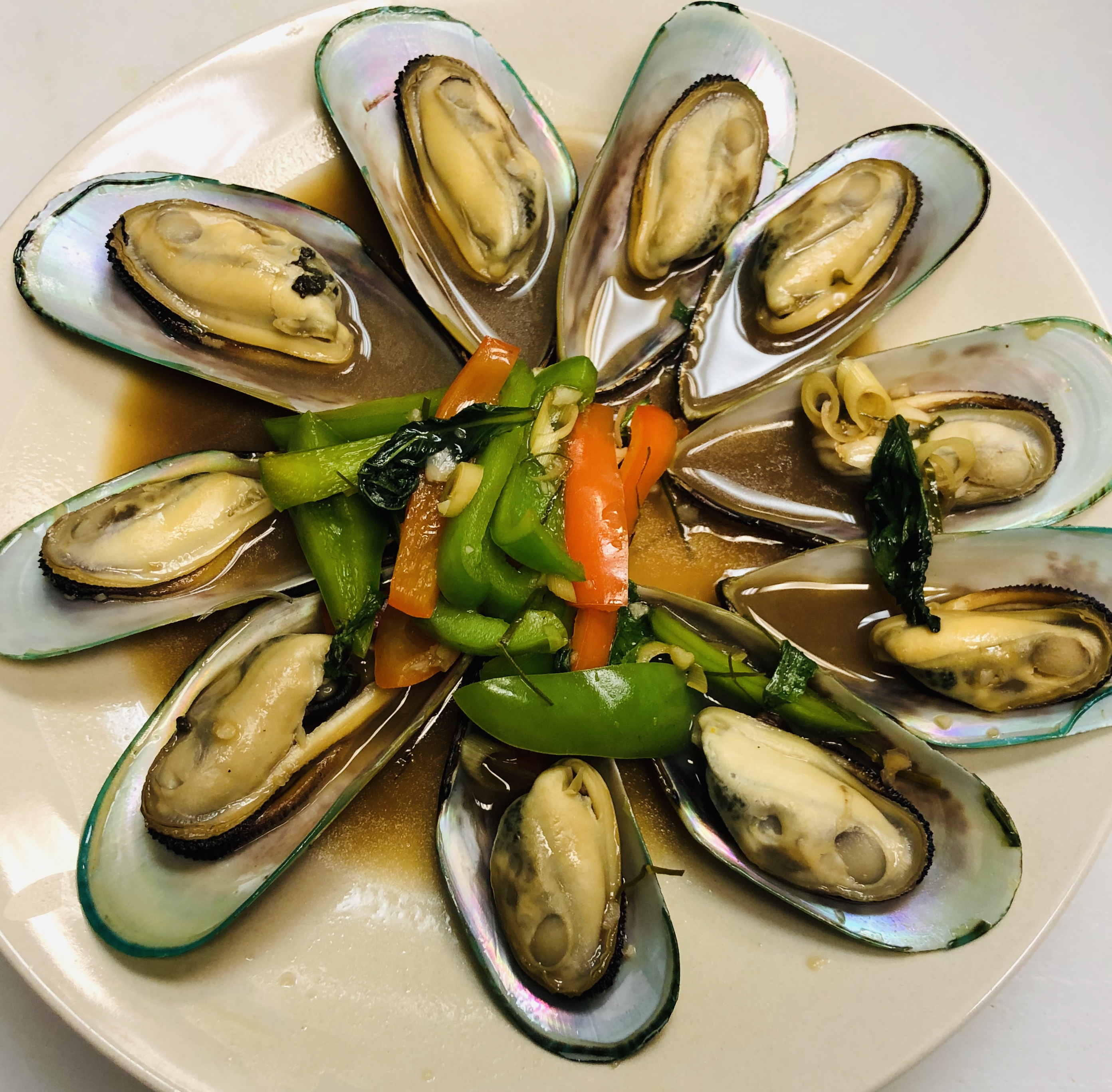 Order ST10. Thai Herb Mussels food online from Lum Dee Thai Cuisine store, Brooklyn on bringmethat.com