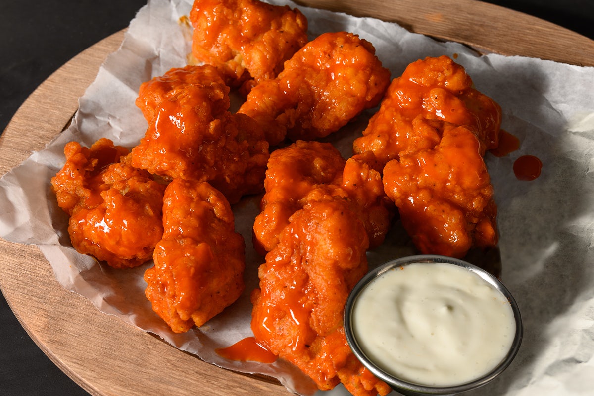 Order 10 Boneless Wings food online from Fazoli store, Atlanta on bringmethat.com