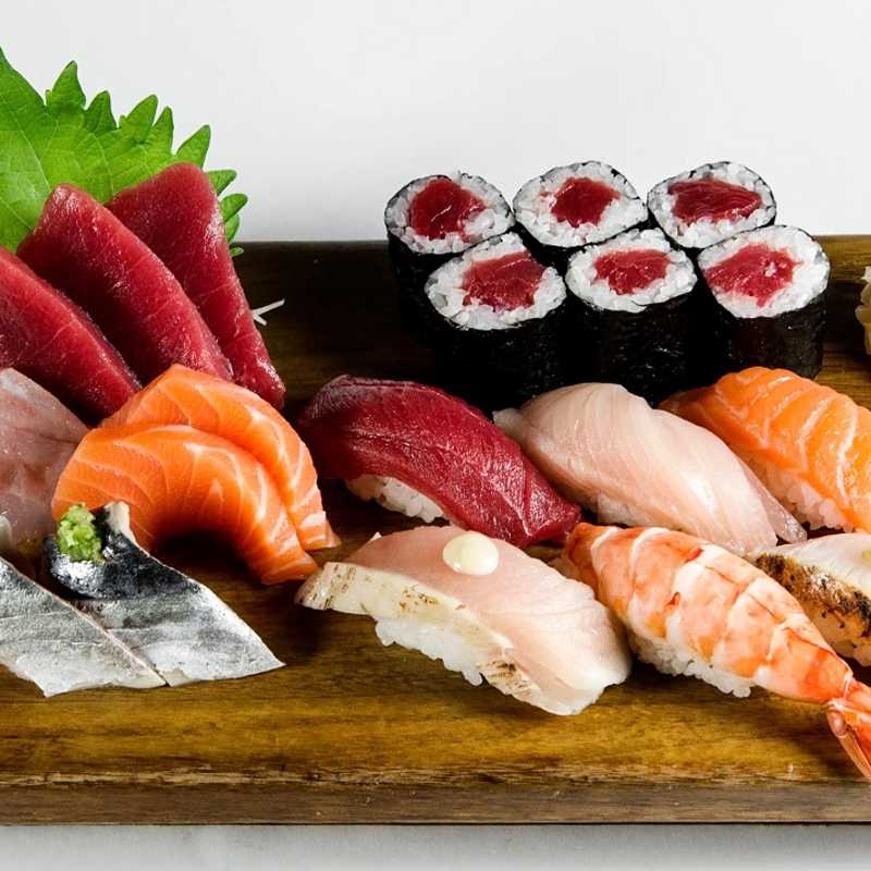 E5. Sushi Sashimi Combo