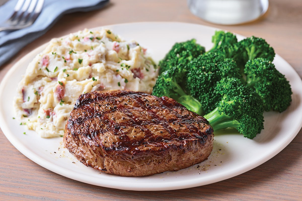 Order 6 oz. Top Sirloin* food online from Applebee's store, Royersford on bringmethat.com
