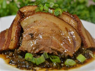 Order 44. Steamed Pork Belly with Dry Vegetable food online from Sze Chuan Cuisine store, Chicago on bringmethat.com