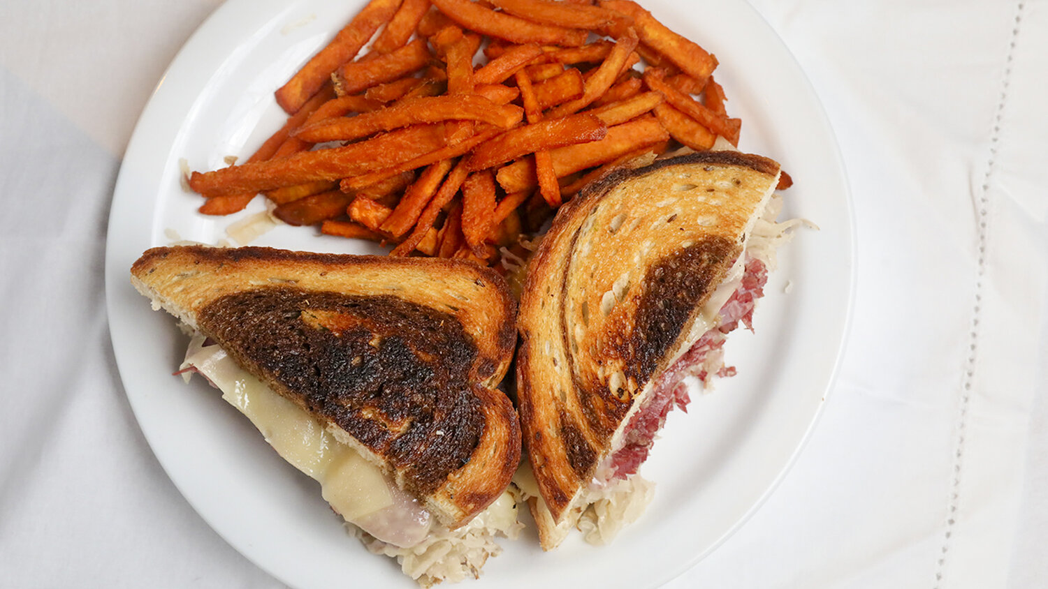 Order Fuzzy’s Famous Rueben Sandwich food online from Fuzzy Sports Grill store, Surprise on bringmethat.com