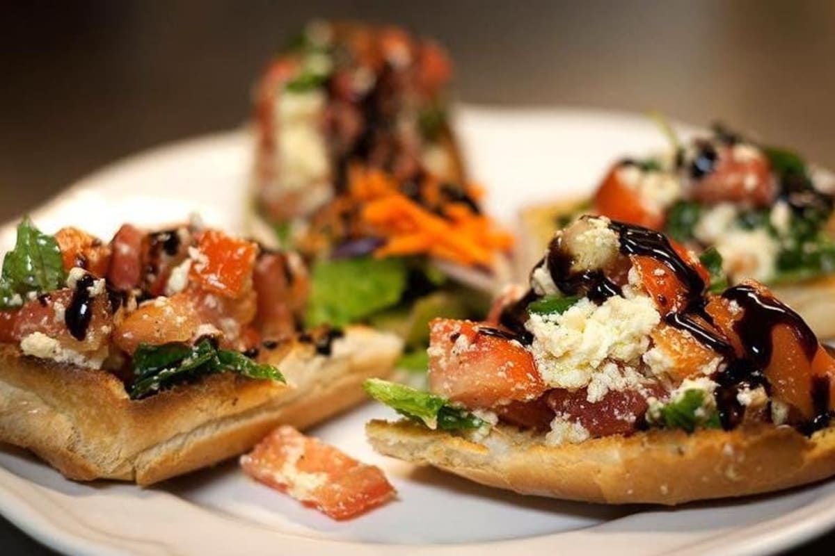 Ale Pie House Delivery Menu Order Online 3951 St Johns Ave