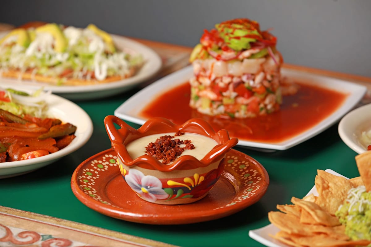 LOS AMECAS RESTAURANTE Y TAQUERIA Delivery Menu Order Online 3558 S