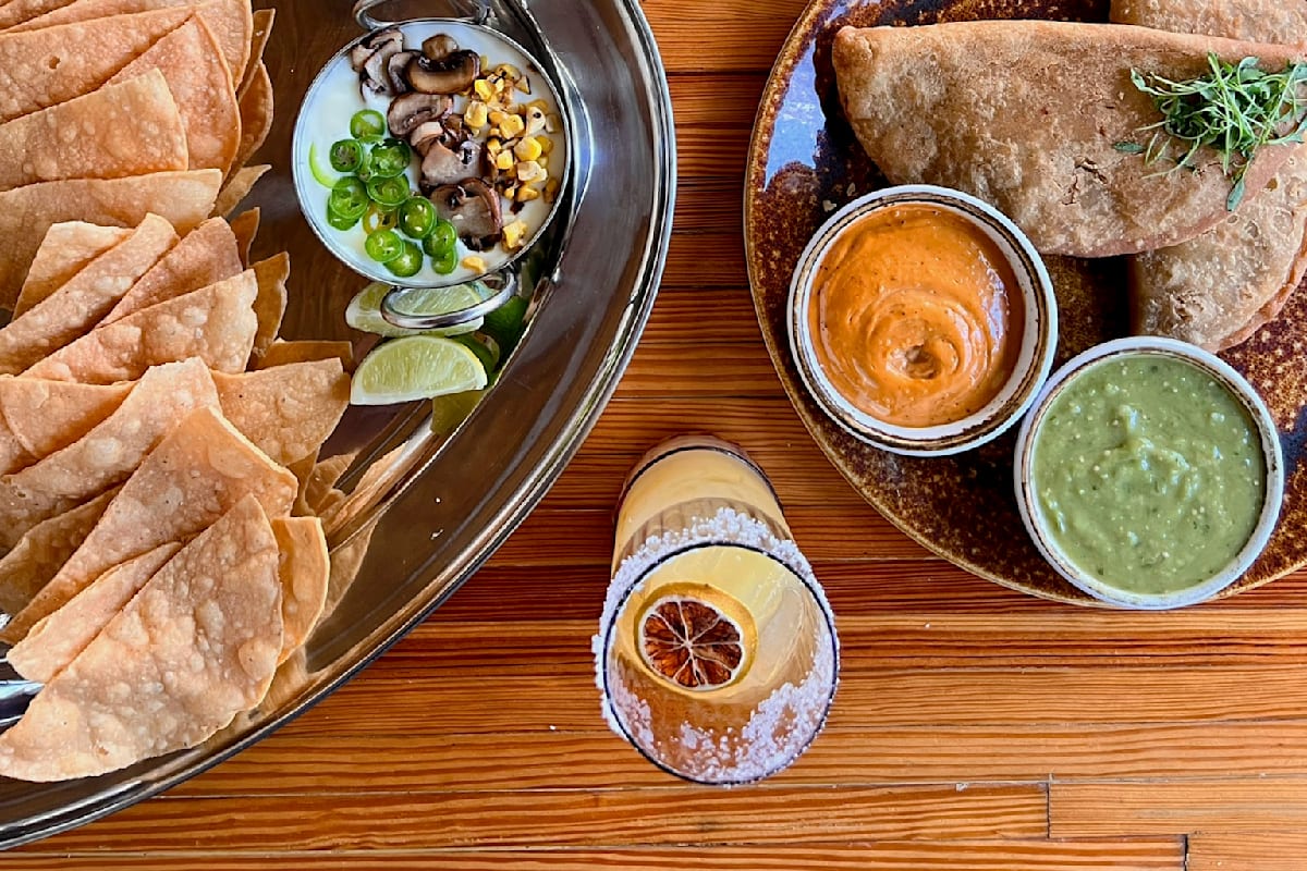 Round Corner Cantina Delivery Menu Order Online 3720 Butler St