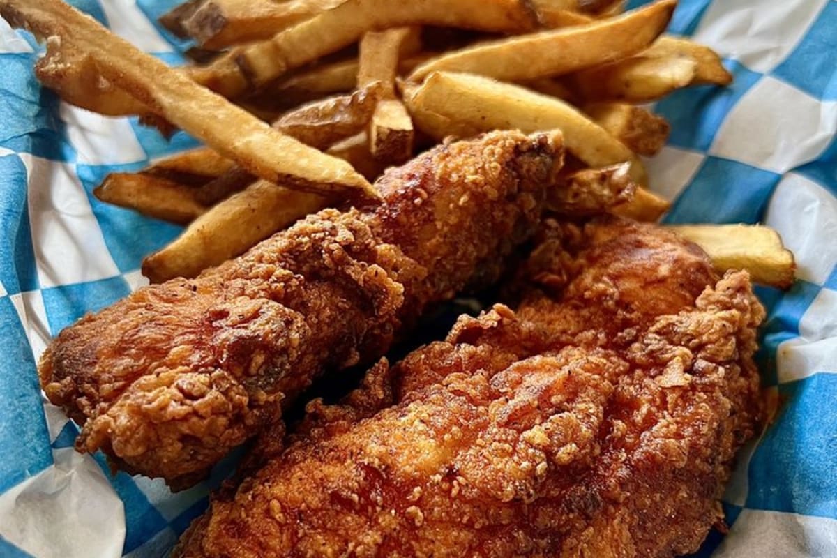 Nash Hot Chicken Greenville Delivery Menu Order Online 114 East 5th