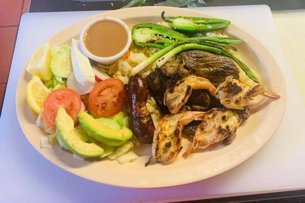 El Nuevo Guanaquito 2 Restaurante y Pupuseria Delivery Menu Order