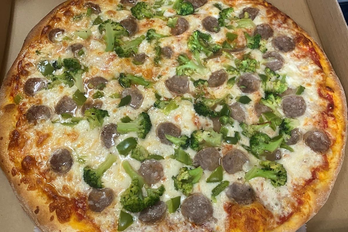 Papa Luigi Pizza - CHEESE STEAK CURLY FRY PIZZA