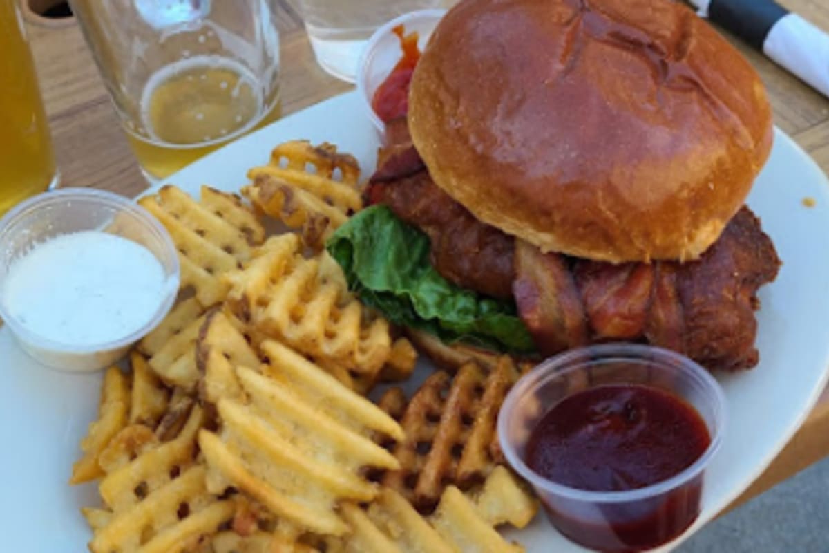 Street Pub Delivery Menu Order Online 2858 N Halsted St