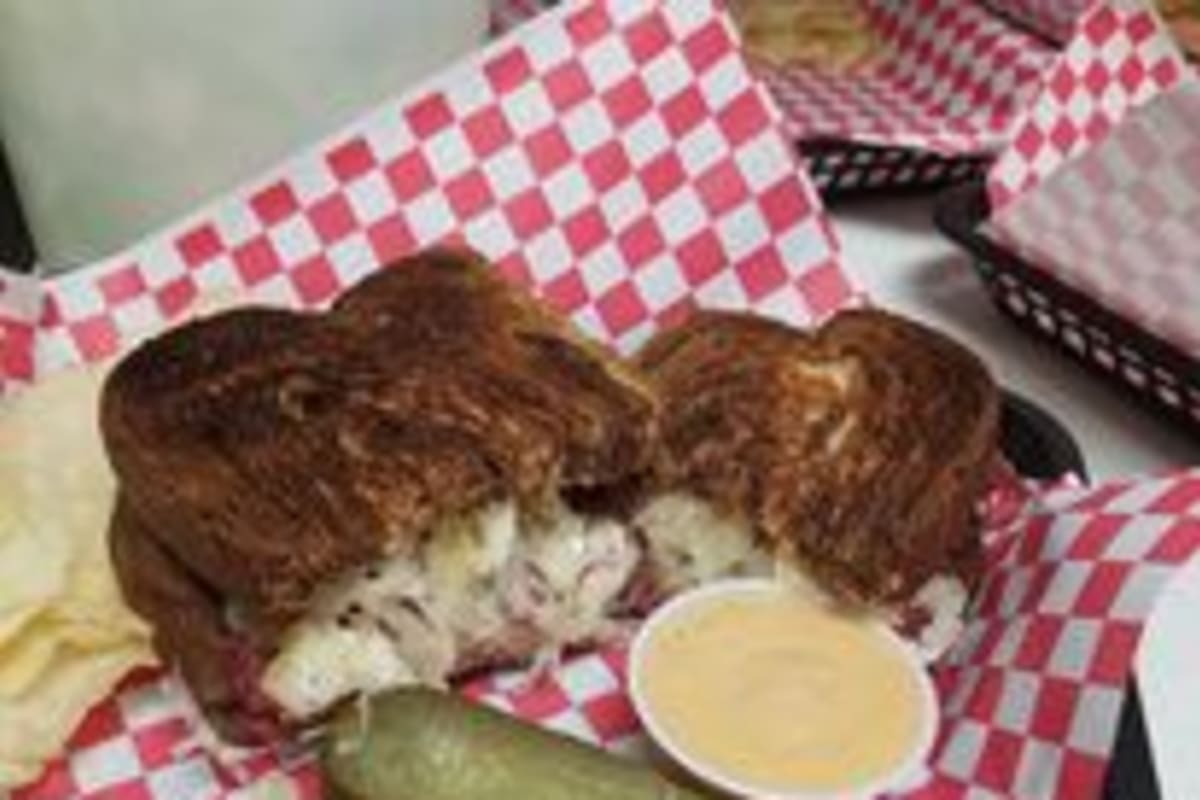 Lisa's Sandwich Den Delivery Menu Order Online 2908 1st Ave N