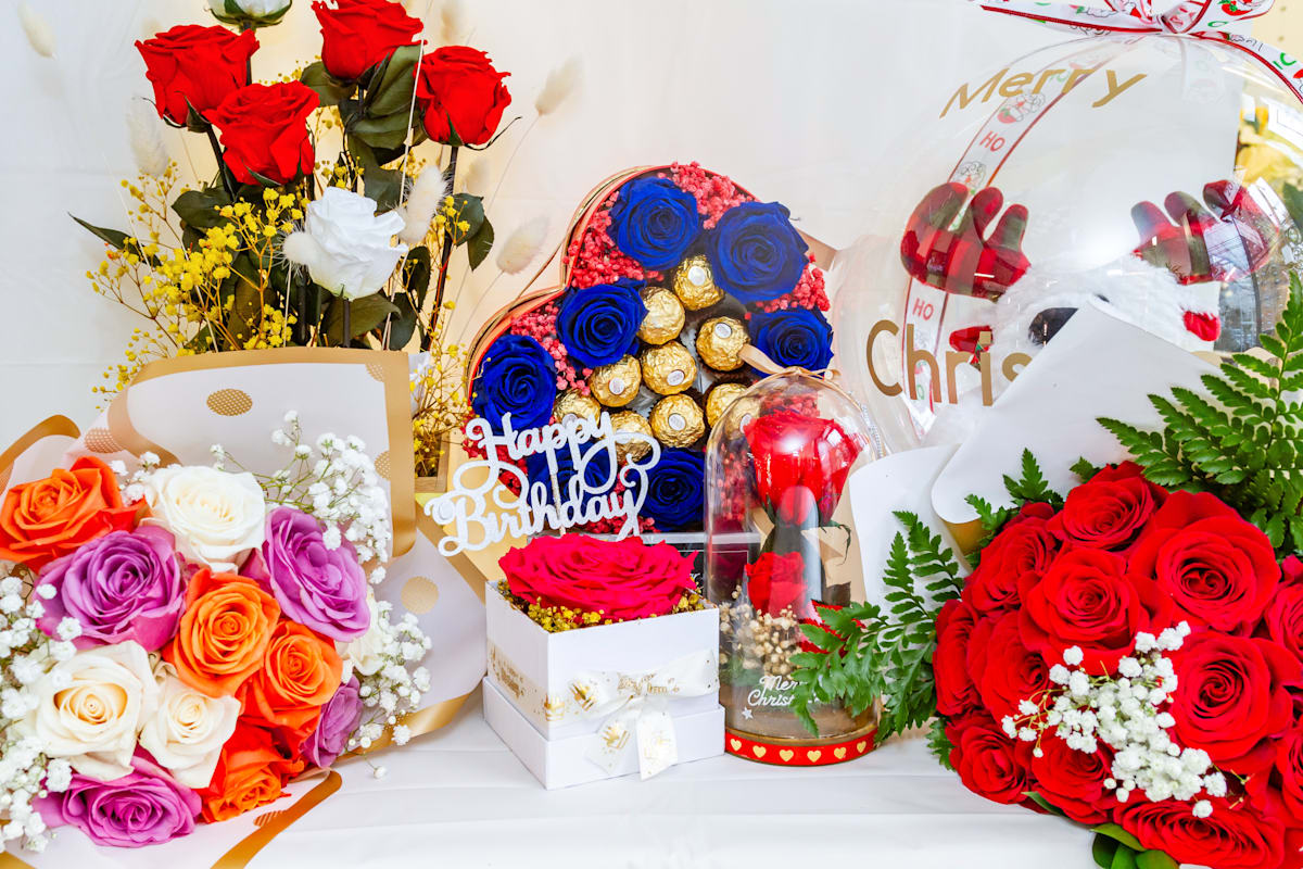 Flowers Gifts with Preserved Roses and Luxury Customized