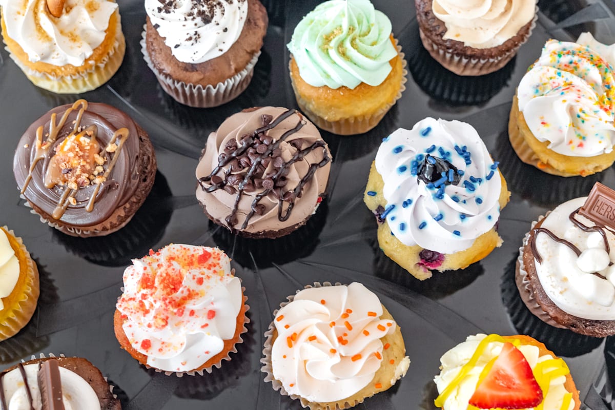 Sweet Life Cake Shop Delivery Menu Order Online 27317 Harper Ave St