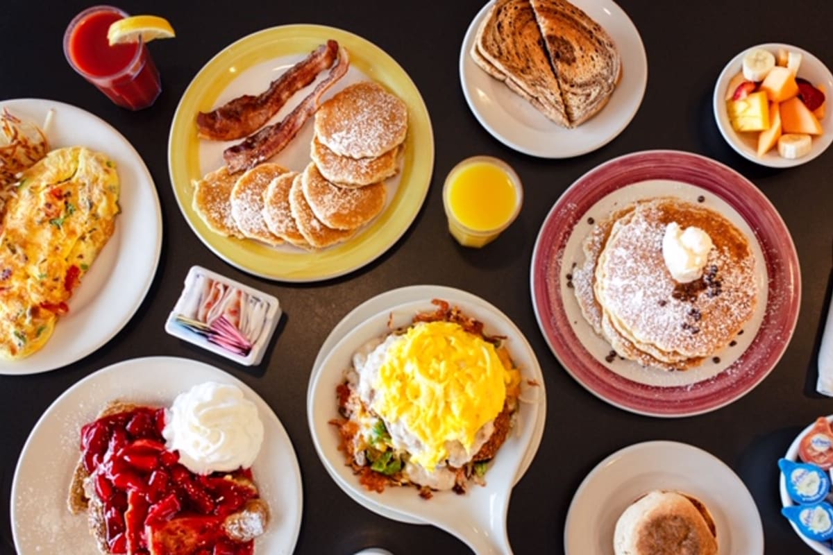 Breakfast and brunch near me deals