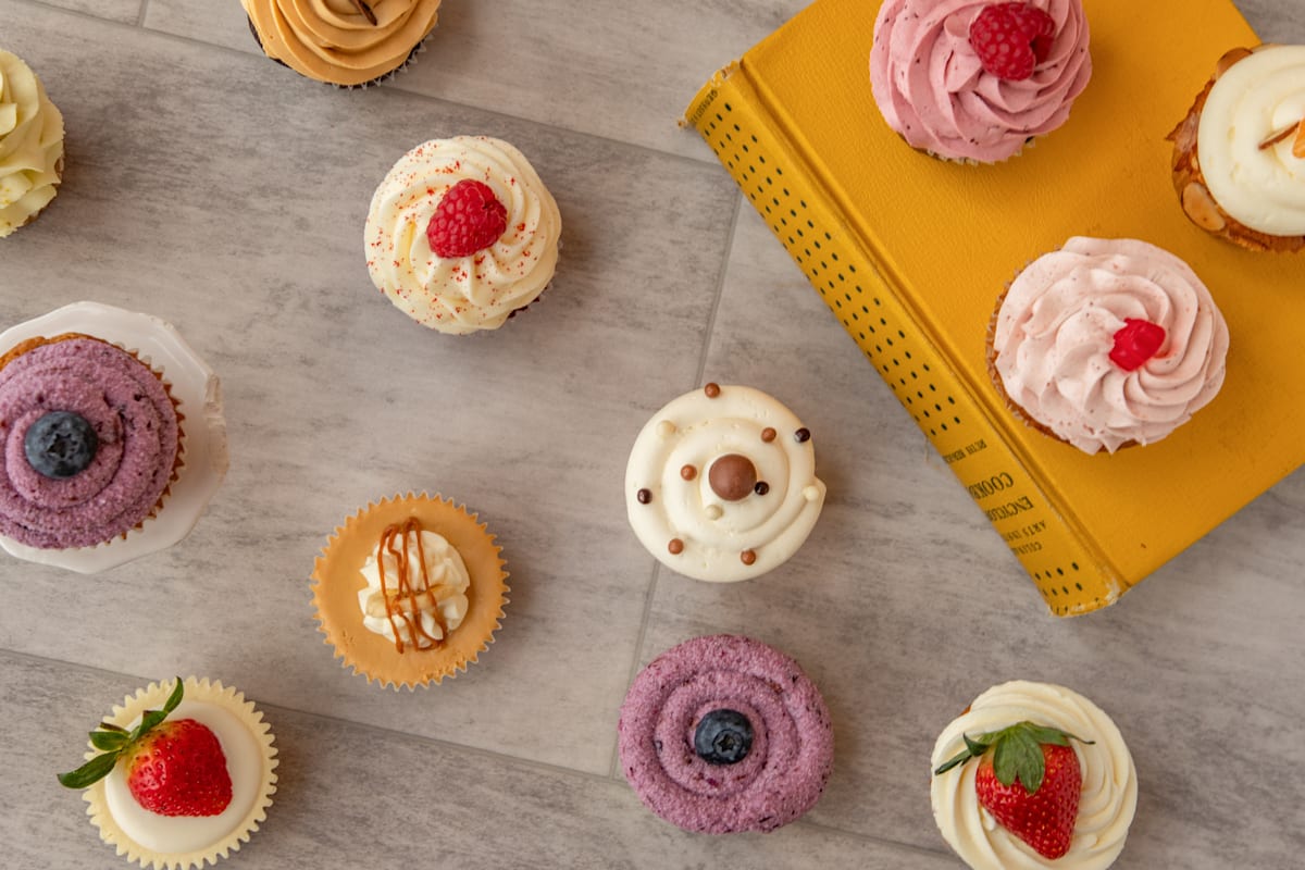 Deja Vu Cakes Delivery Menu Order Online 4820 Laurel Canyon Blvd