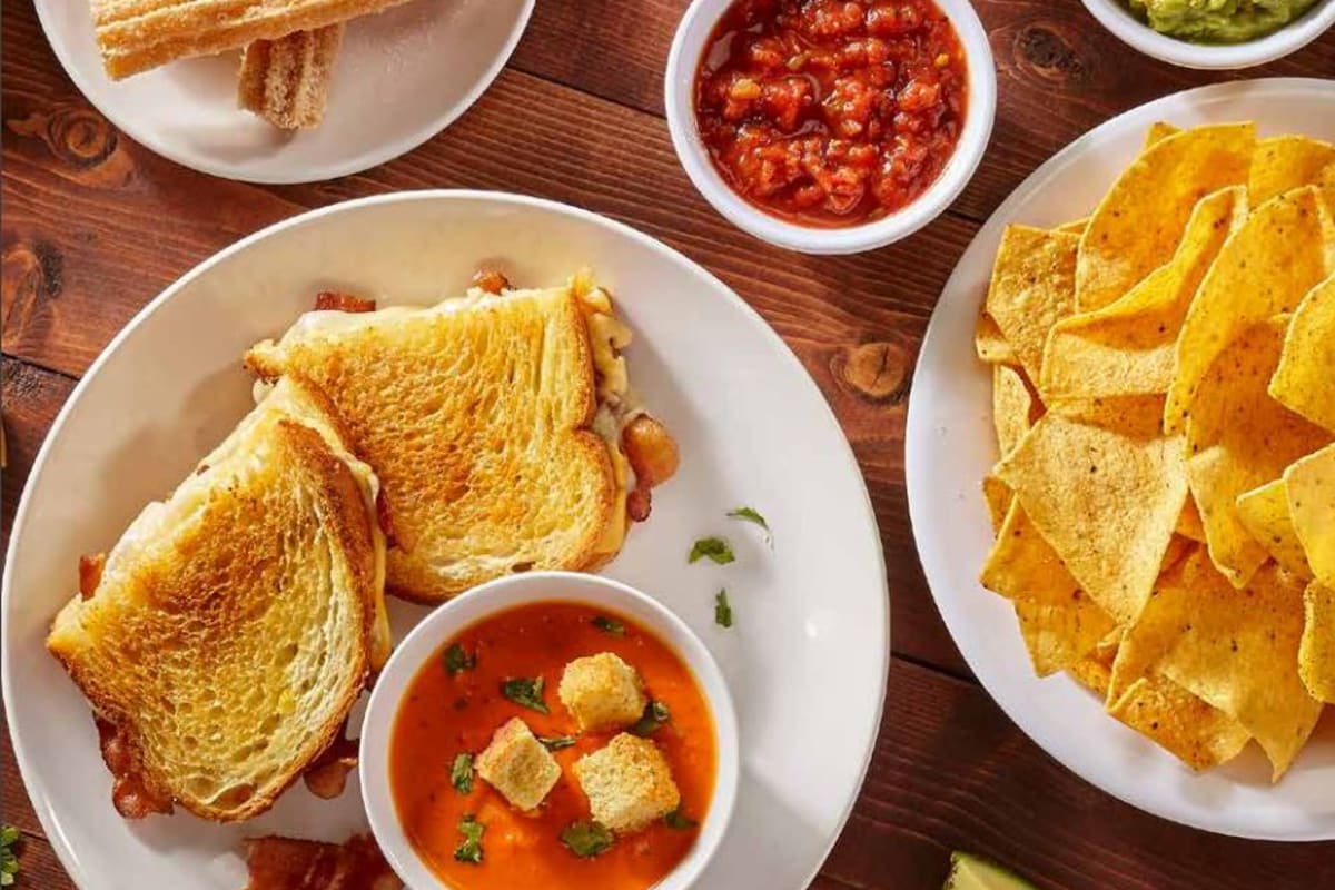 Movie Tavern Denton Cinema Delivery Menu Order Online 916 W