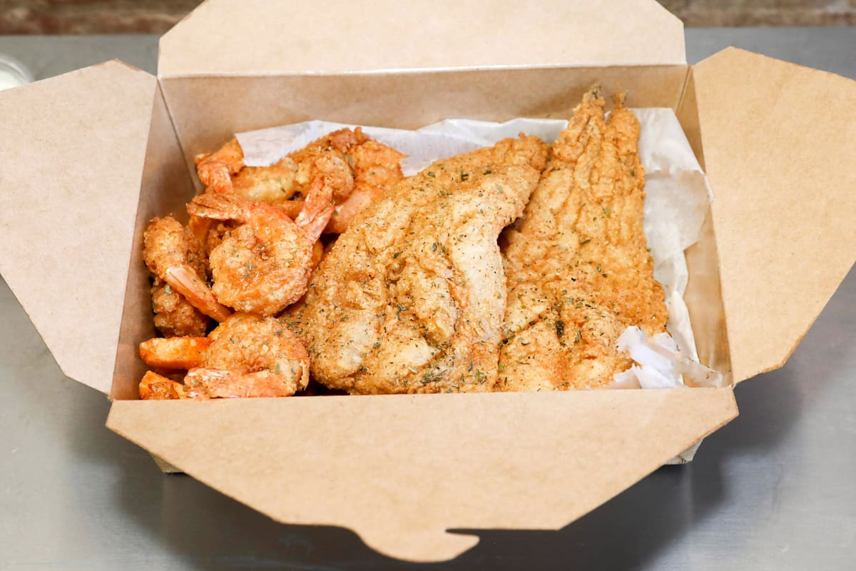 Bed Stuy Fish Fry Delivery Menu Order Online 940 Fulton St Brooklyn