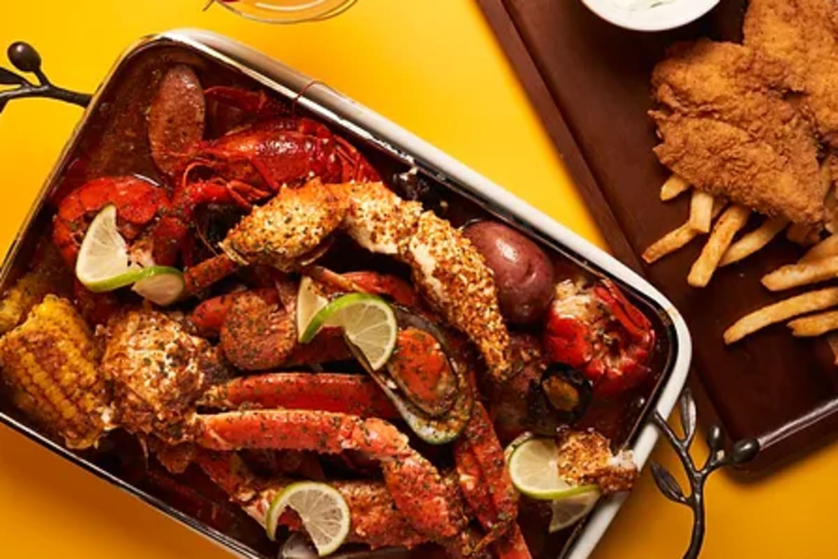 The Juicy Seafood Delivery Menu | Order Online | 19026 Gulf Freeway ...