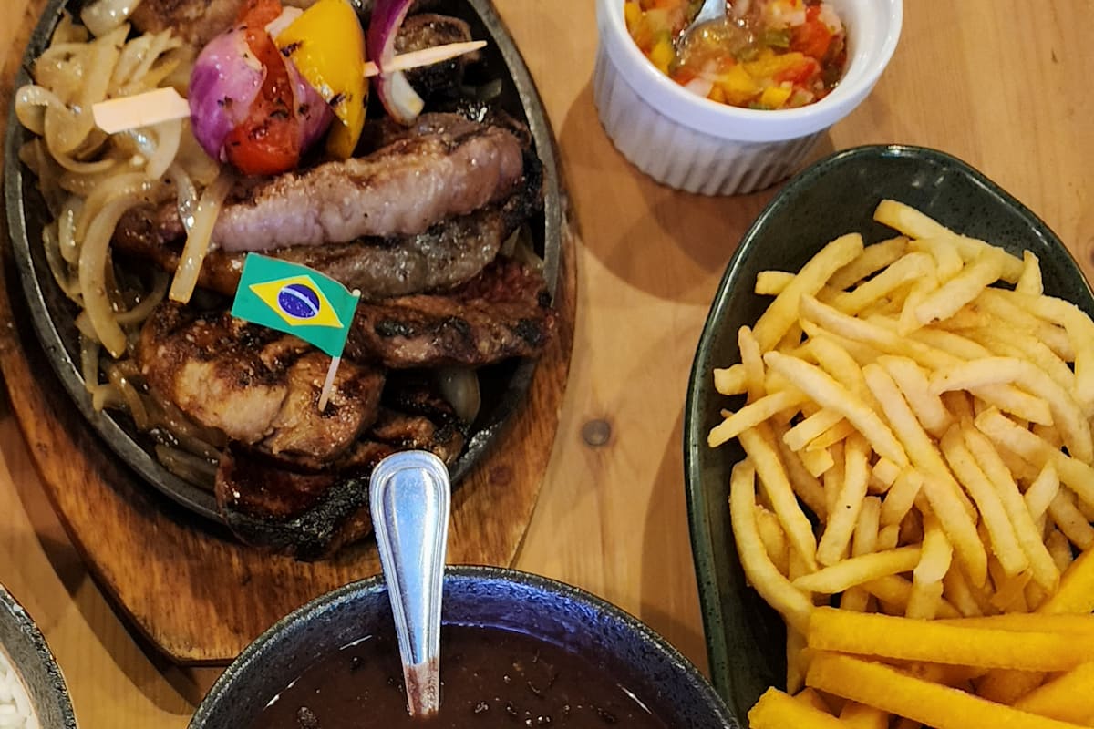 Eskina Restaurant & Bar Delivery Menu Order Online 5749 W Irlo