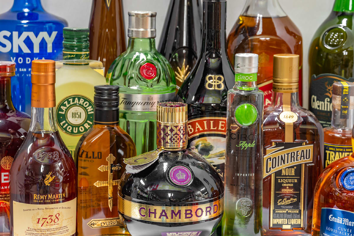 Marathon Gas & Liquor Delivery Menu Order Online 26133 Gratiot Ave