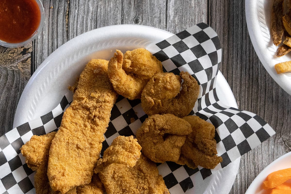 Roco's Hot Wings Delivery Menu Order Online 104 Sandy Oaks Loop