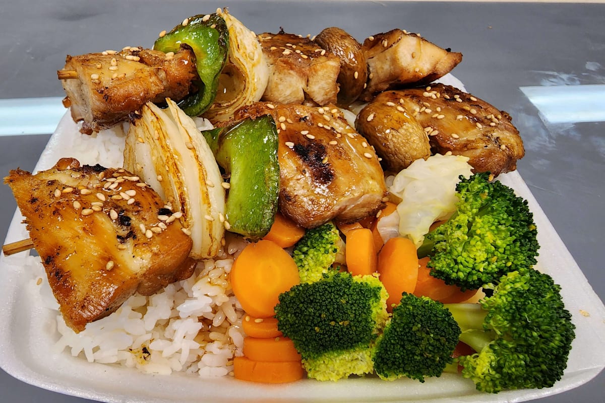 Luu's Chicken Bowl Delivery Menu Order Online 920 W Kettleman Ln