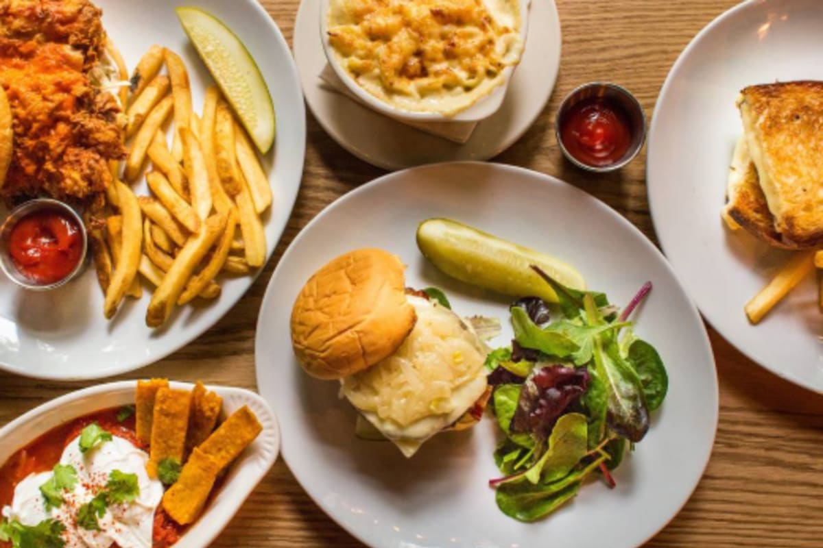 Iowa City Yacht Club Delivery Menu Order Online 13 S Linn St Iowa City Grubhub