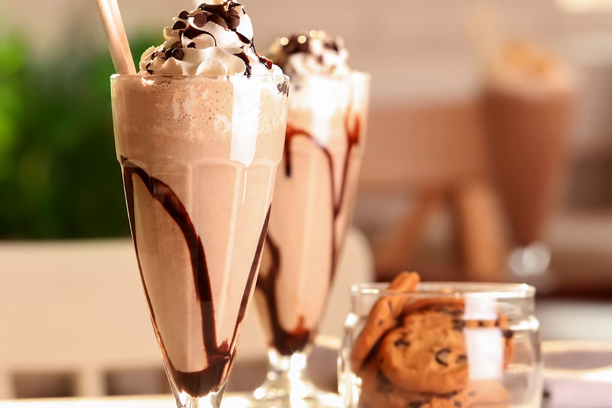 Milkshake And Dessert Bar Delivery Menu Order Online 2348 N Lincoln