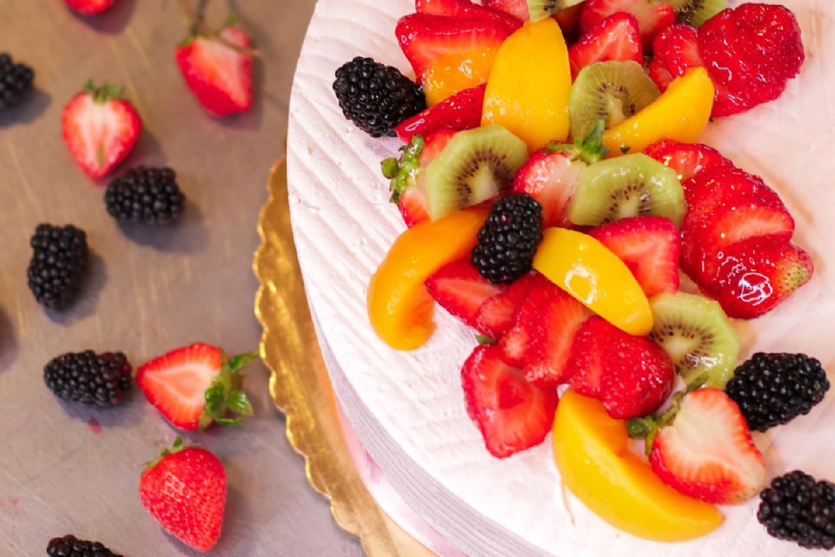 Bombon Cake Gallery Delivery Menu Order Online 2747 W 55th St