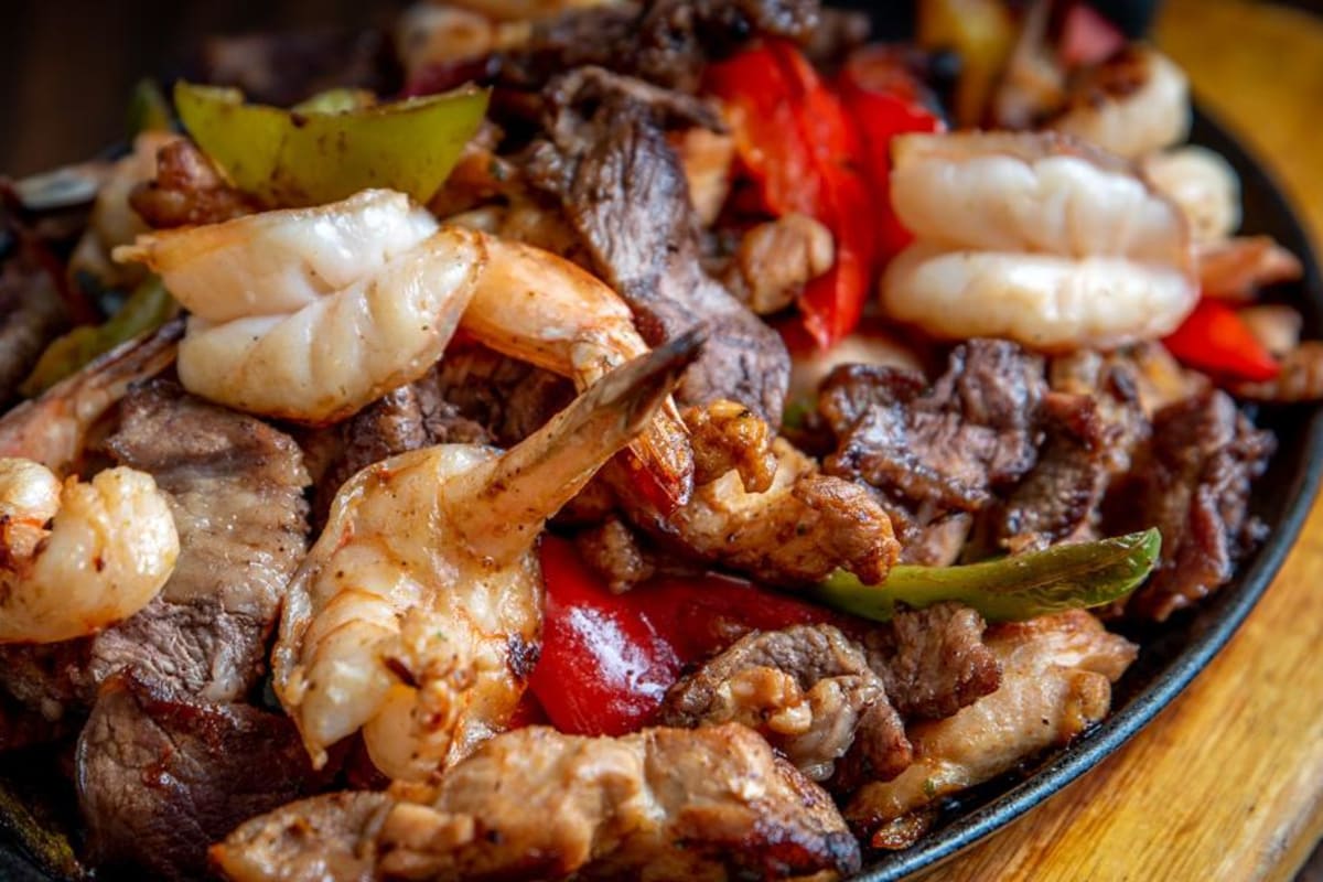 Las Brisas Restaurant & Ostioneria Delivery Menu Order Online 719 E