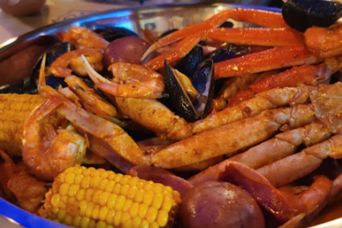 Pier 8 Cajun Seaood & Bar Delivery Menu Order Online 7490 W 52nd