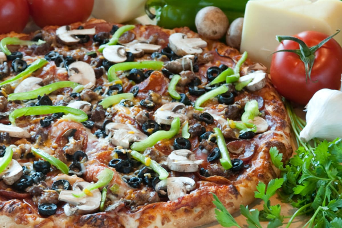 Straw Hat Pizza Delivery Menu Order Online 2026 Freedom Blvd