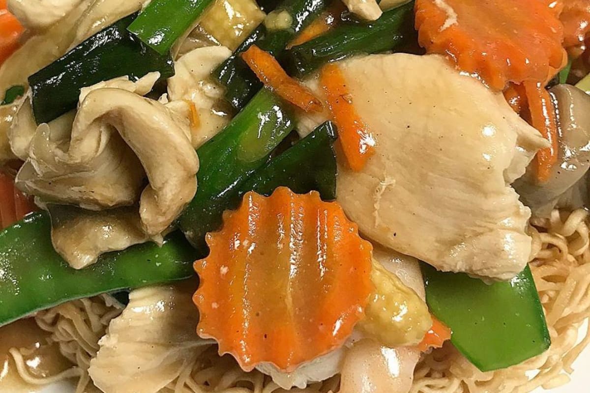 Sabaidee Restaurant Delivery Menu Order Online 3318 St S