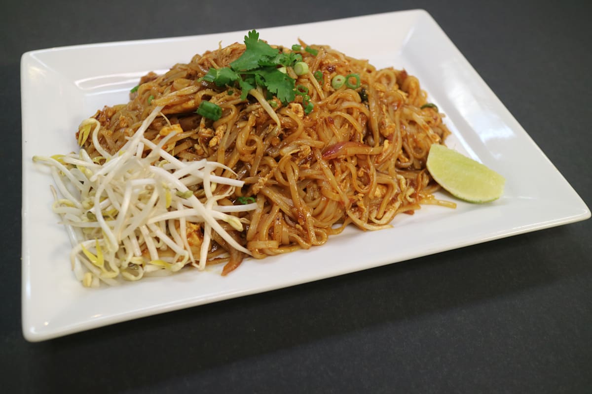 Bananas Thai Cuisine Delivery Menu Order Online 15556 Farm to