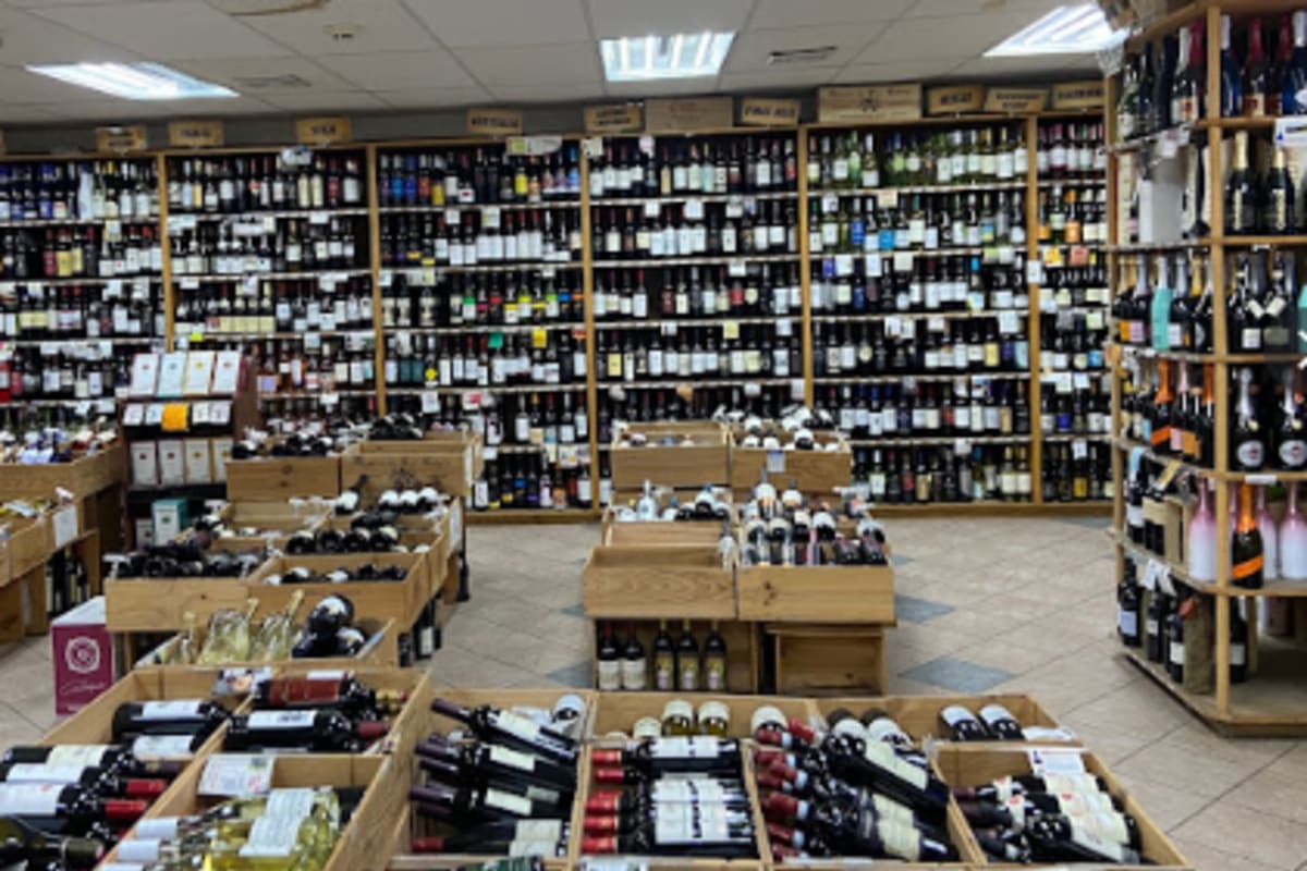 Lincroft Wine and Liquor Delivery Menu Order Online 3 Swimming