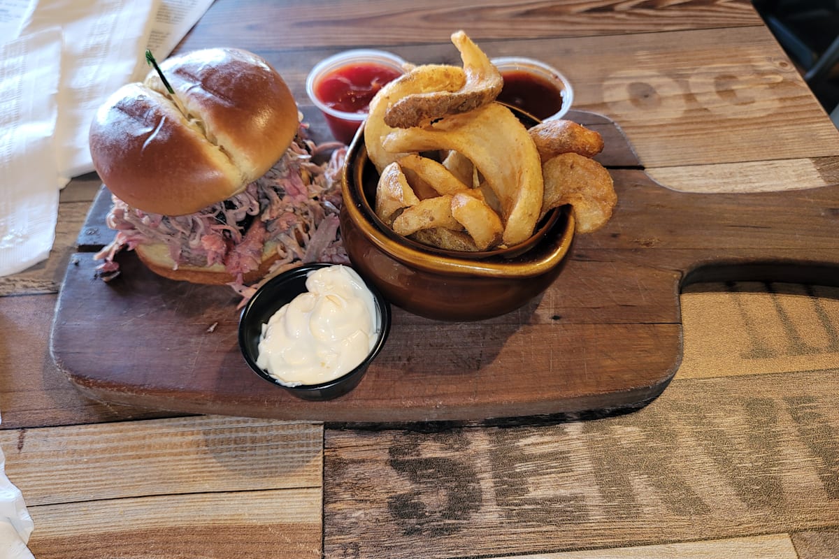 Red Eye's GitNMessy Smokehouse Delivery Menu Order Online 855 E