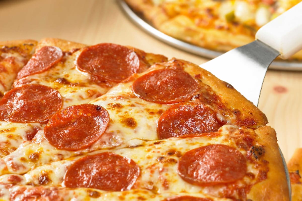 Cousins Pizza Pub Delivery Menu Order Online 966 W Lake St Roselle