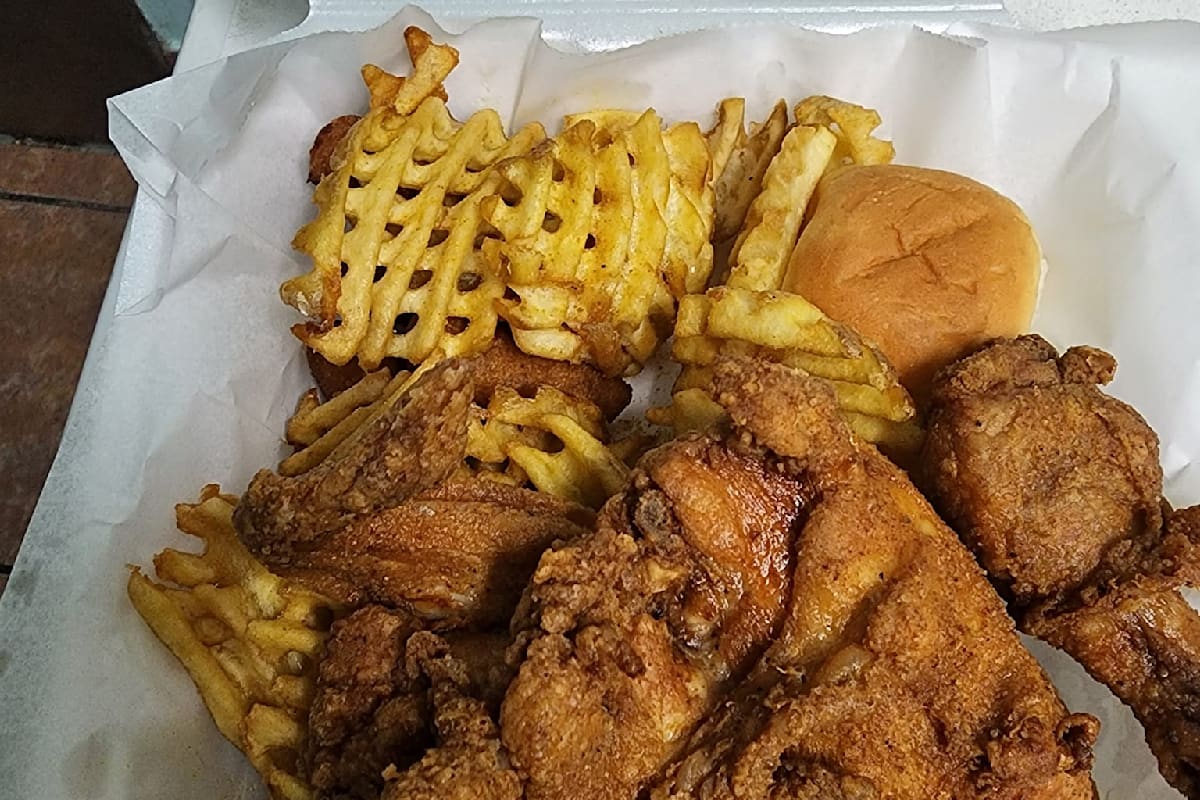 Nikki's Chicken & Waffles Sports bar & Grill Greenwood, SC Restaurant