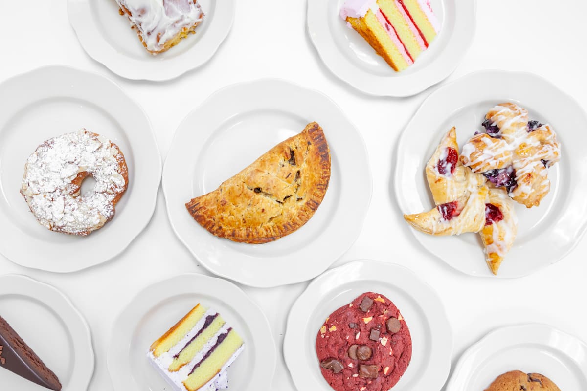 Cakes en Vogue Delivery Menu Order Online 13200 Old Redmond Rd