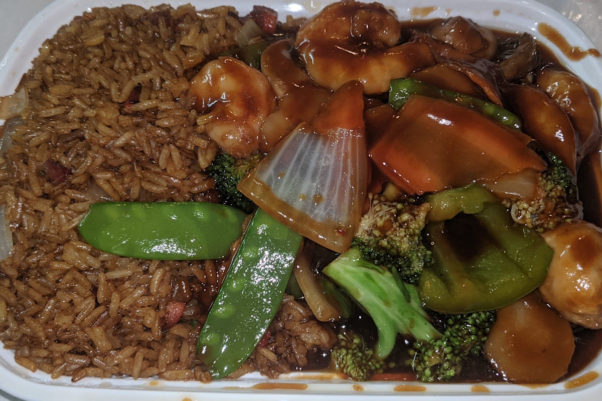 Yums chinese restaurant Delivery Menu Order Online 18731 Three Oaks