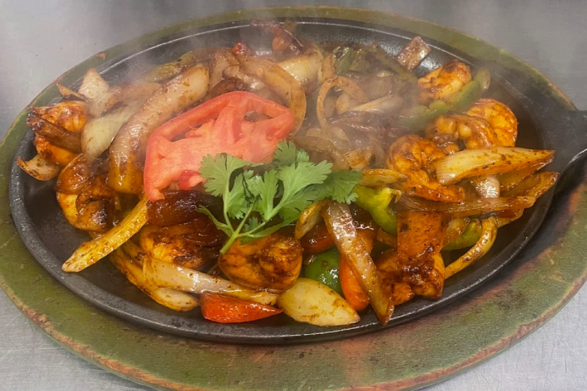Mariachis grill store