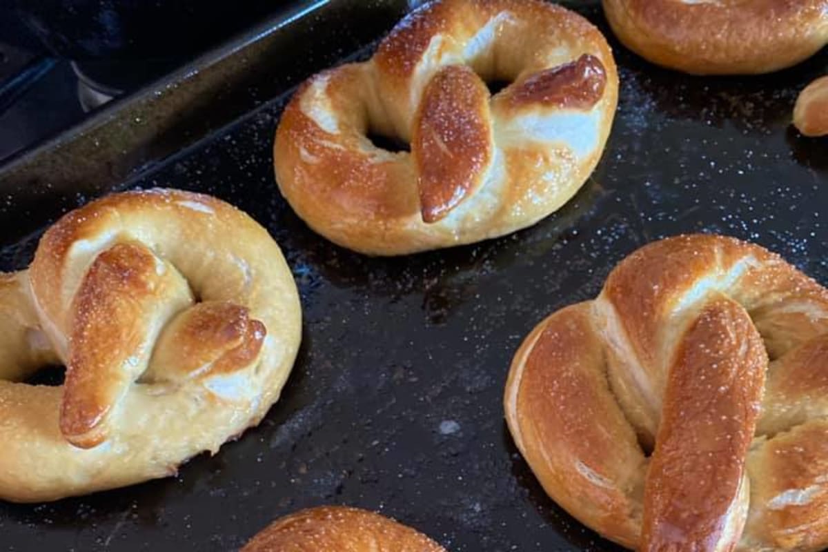 Pretzetera Delivery Menu Order Online 9971 Lin Ferry Dr St. Louis