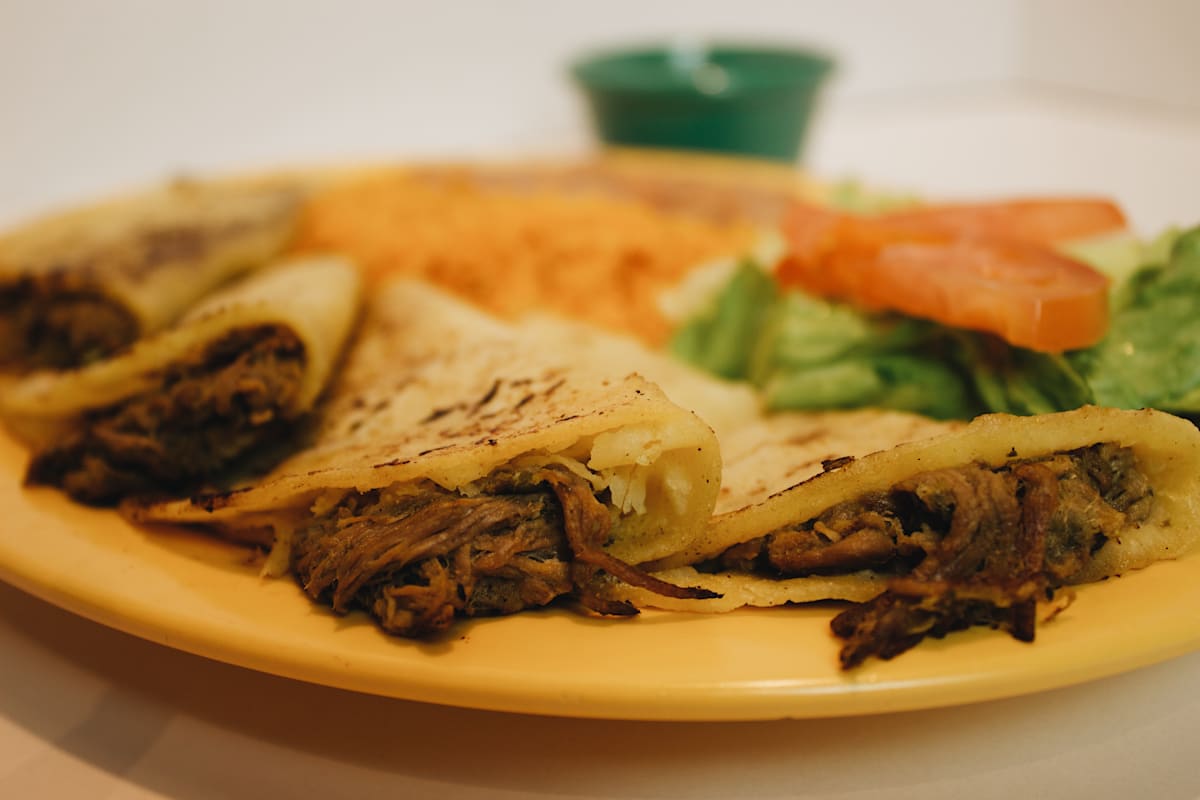 Taqueria La Pila Delivery Menu Order Online 125 N Kenazo Ave El