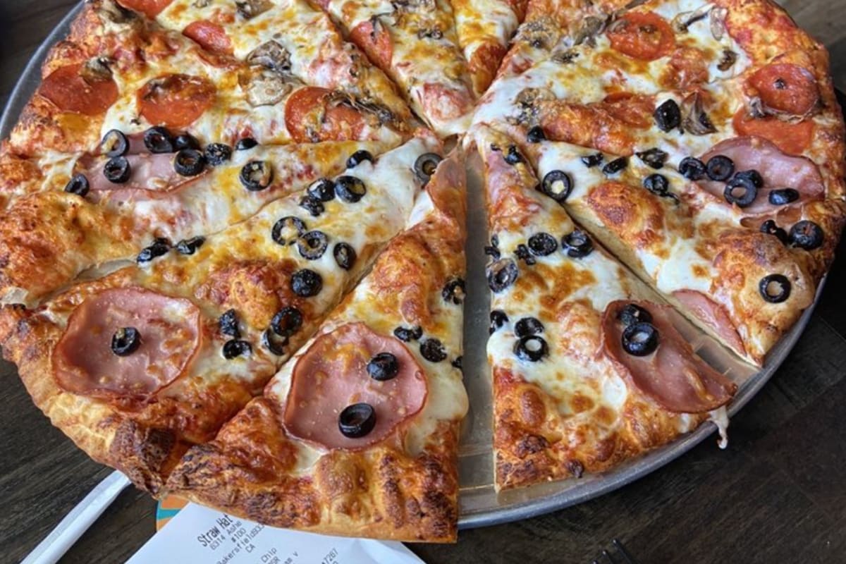 Straw Hat Pizza Delivery Menu Order Online 6314 Ashe Rd 100 straw-hat-pizza-delivery-menu-order-online-6314-ashe-rd-100