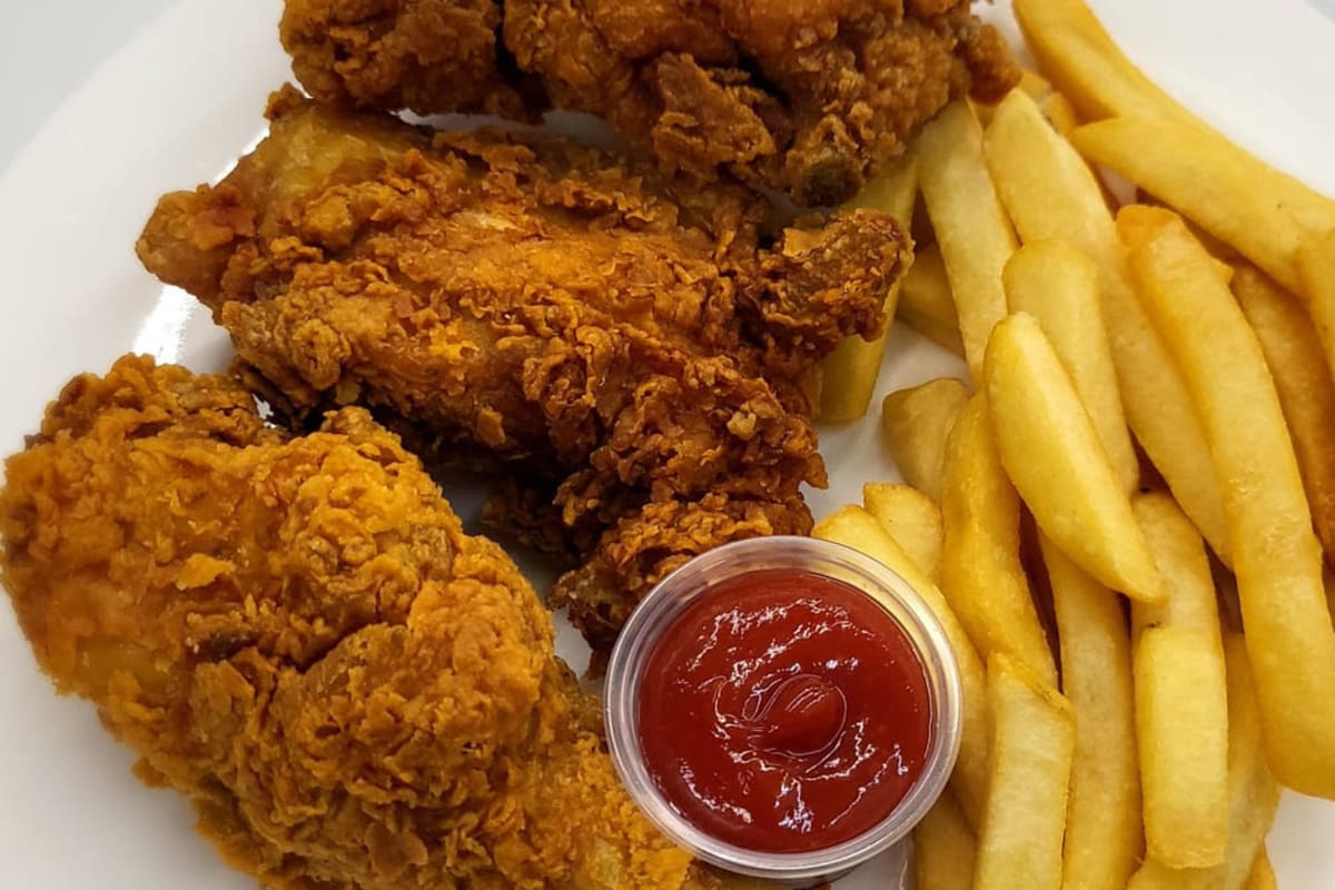 El Jefe De Pollo Meaning In English