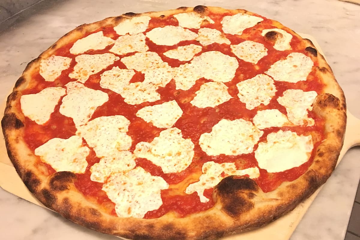 Joe's Pizza (The Greenwich Village Institution) New York, NY