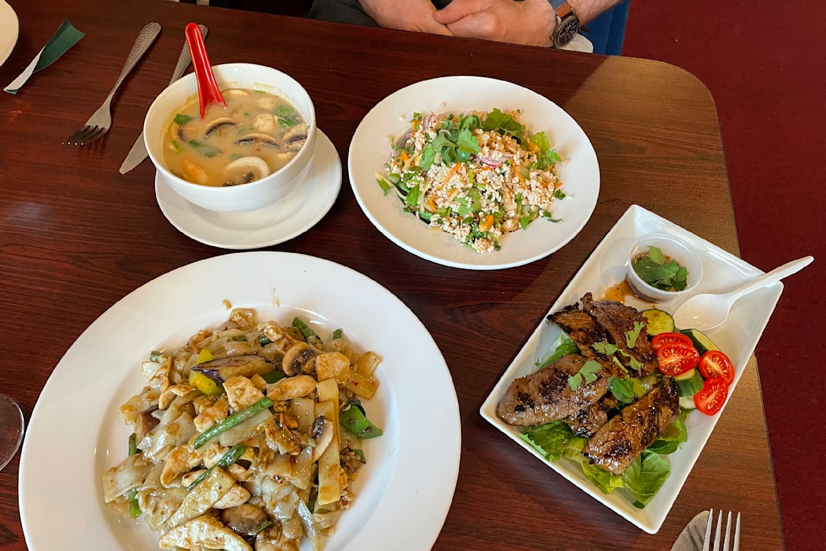 Ruang Tong Thai Cuisine Delivery Menu Order Online 6790 Forest Hill