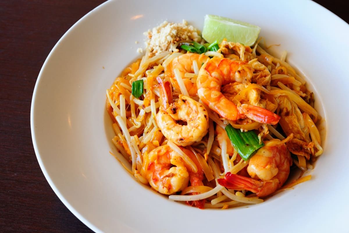 A La Carte Thai Bistro Delivery Menu Order Online 6234 W Manchester